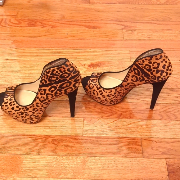 Leopard Heeled Peep toe shoe - Picture 4 of 4